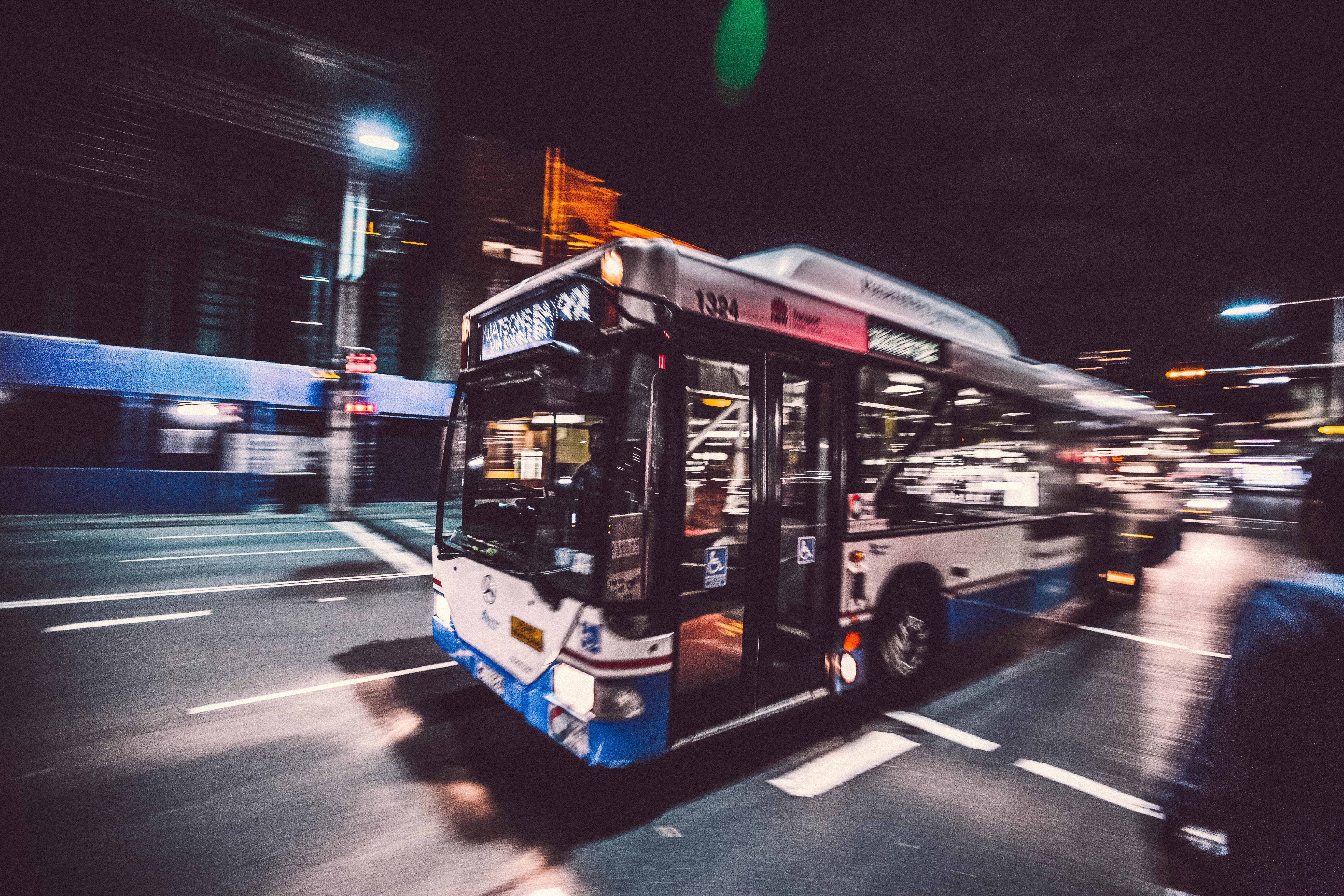 Использование общественного транспорта. Красивый автобус. Эстетика общественного транспорта. Автобус ночью. Фотографии автобусов.
